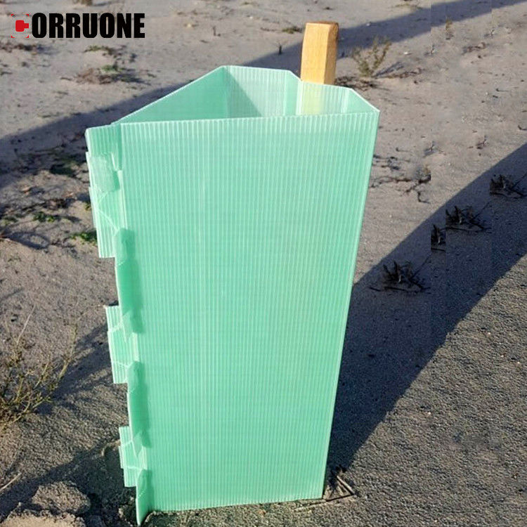 Ucuz plastik bal çekirdeği plaka genç ağaçları etkili bir şekilde koruyan pp dalgalanmış plastik plaka koruyucu