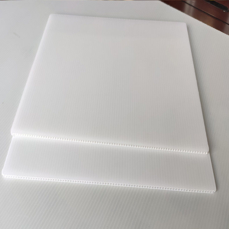 ROHS 6mm Geri Dönüşümlü Oluklu Plastik Levhalar Coroplast 4 X 8 Levhalar