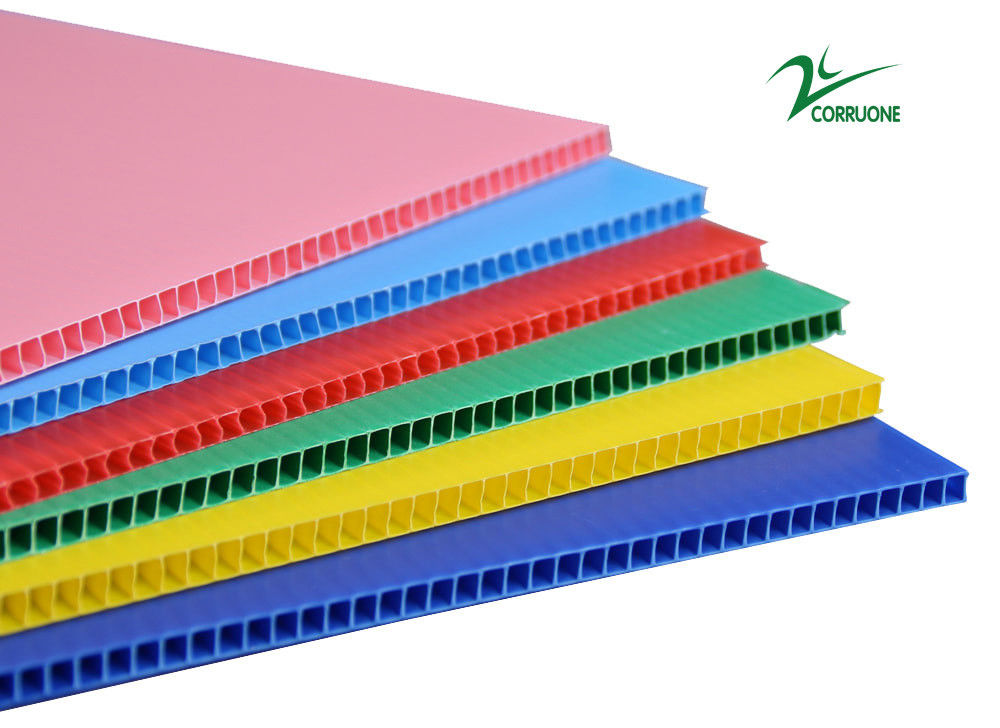 4ft X 8ft Twin Wall Corrugated Plastik Yapraklar Ekolojik Arkadaşlıklı Ambalaj için UV Direnci